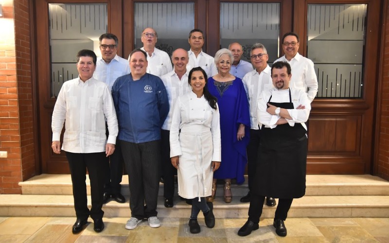 Entidades realizan cena Dominico-Hispana